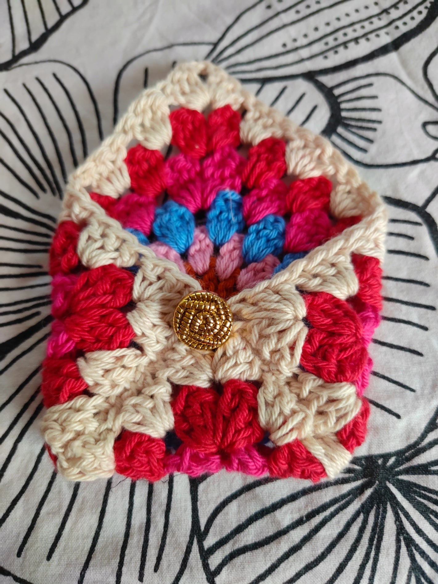 Mini pochette en granny square