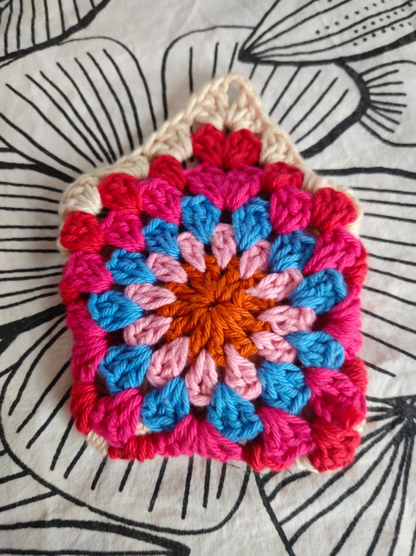 Mini pochette en granny square