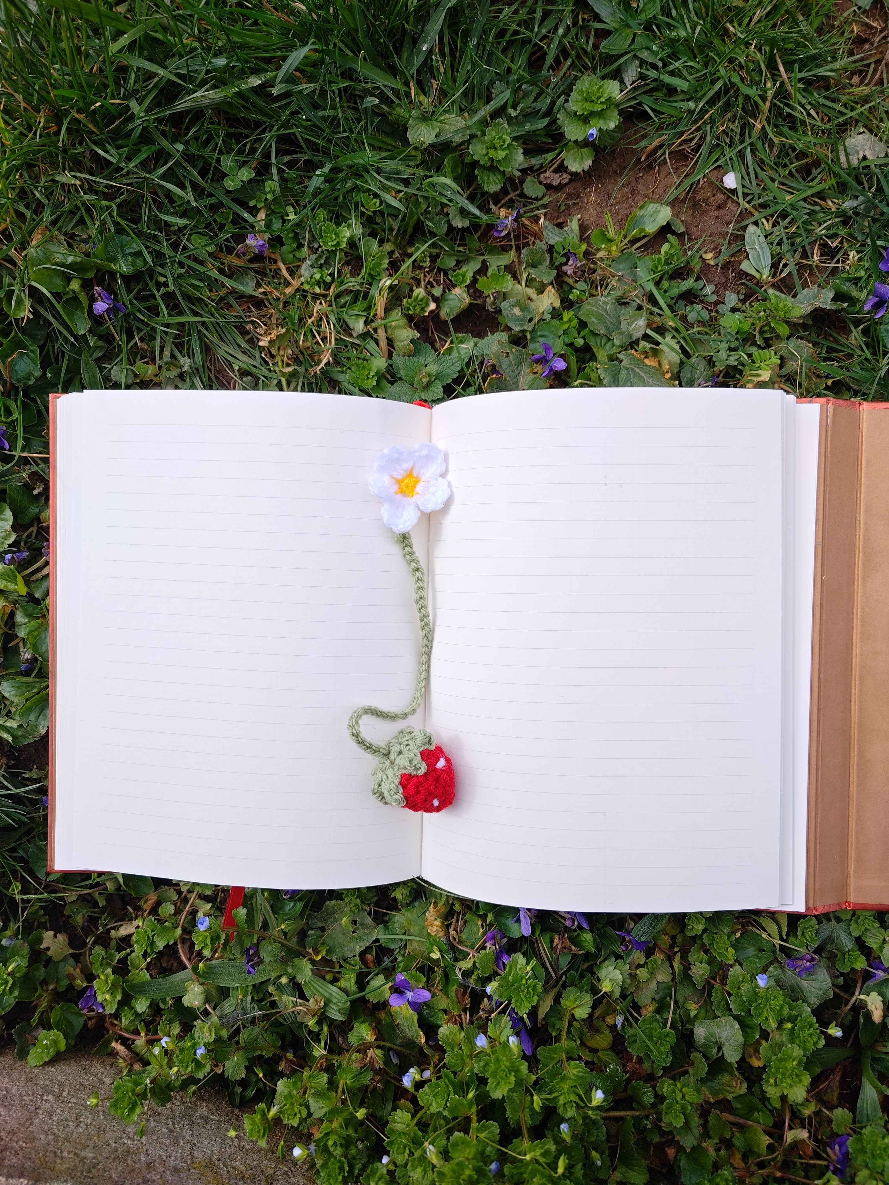 Marque pages Fraise et sa fleur