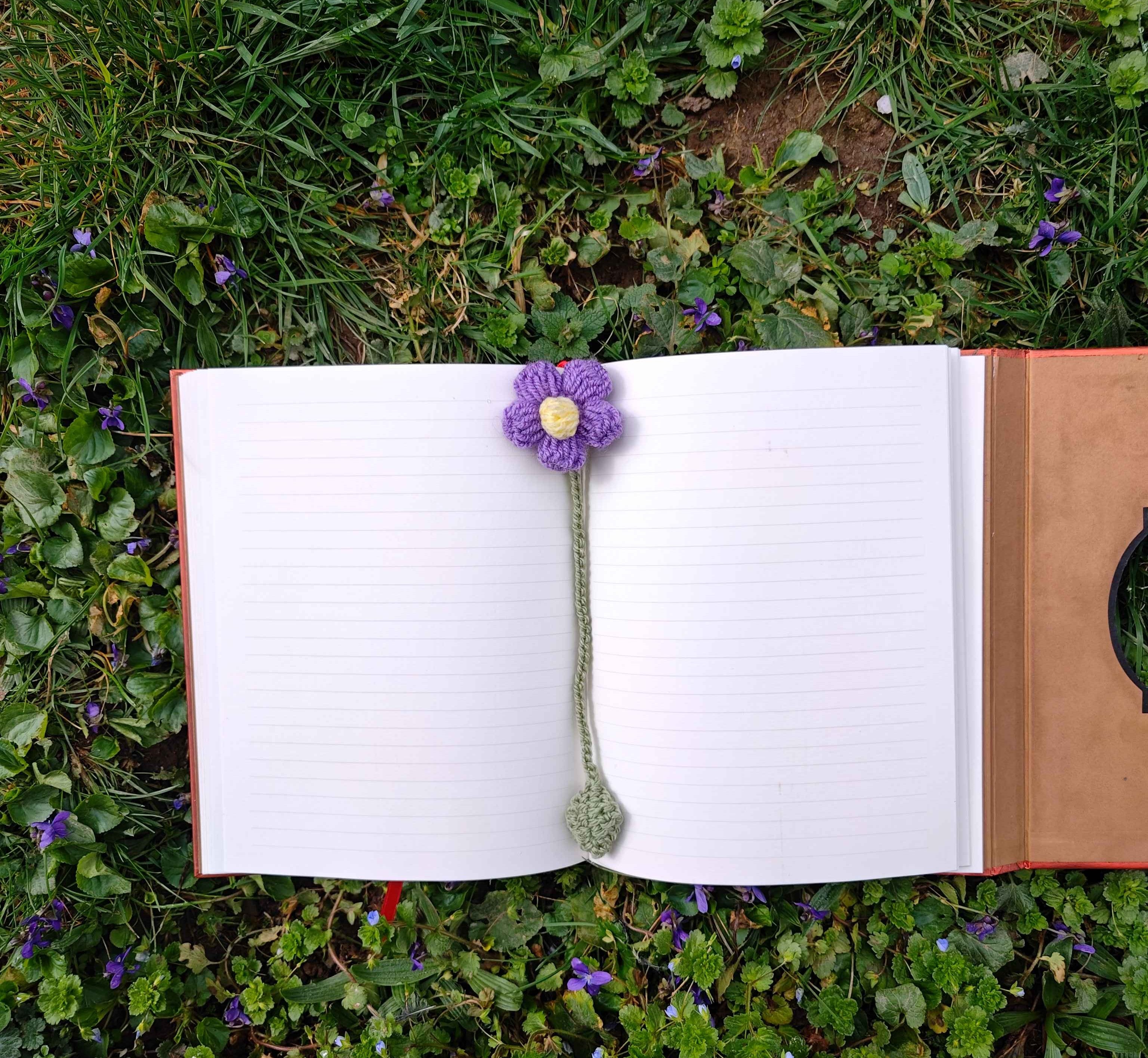 Marque page fleur fluffy