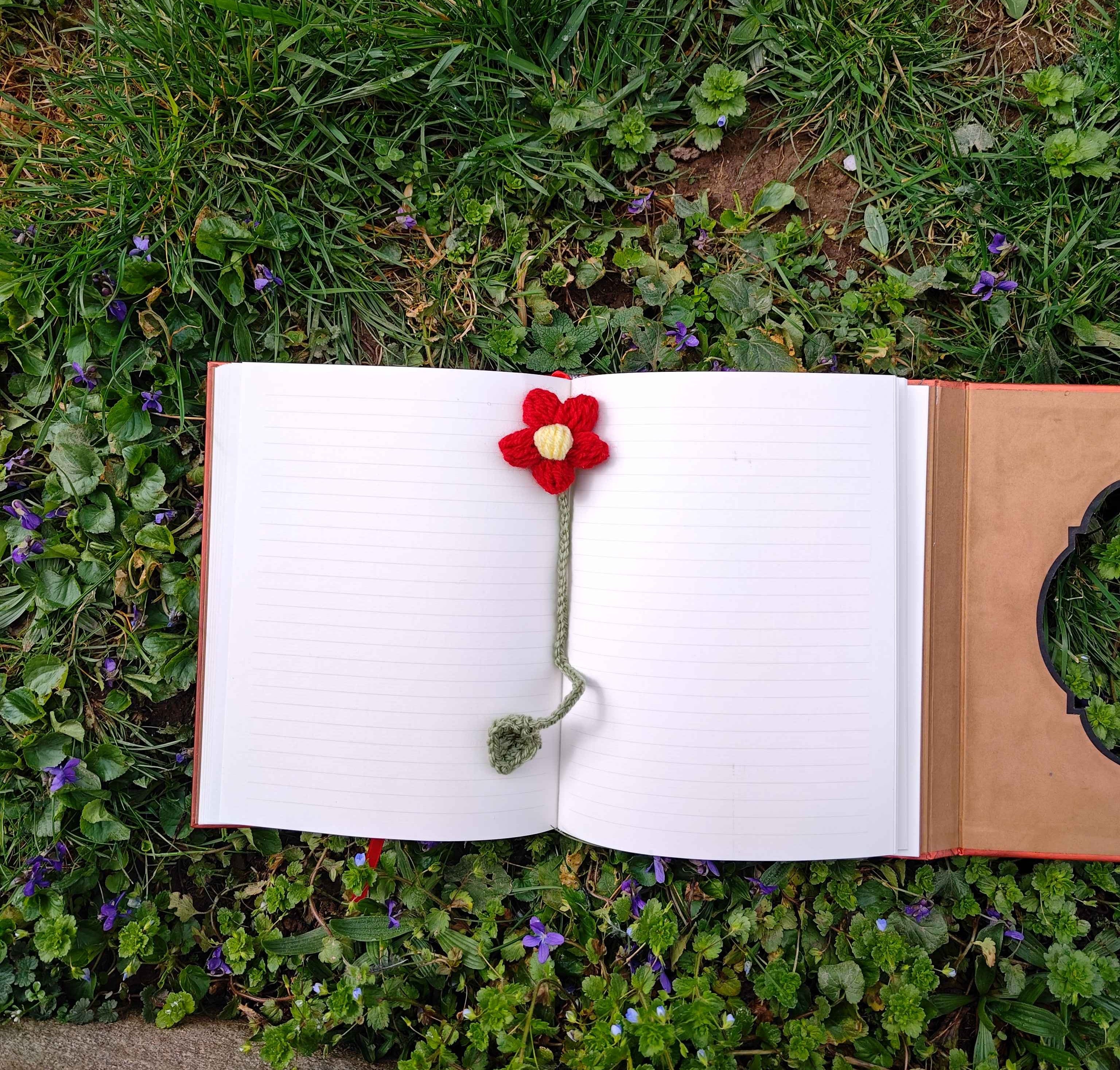 Marque page fleur fluffy