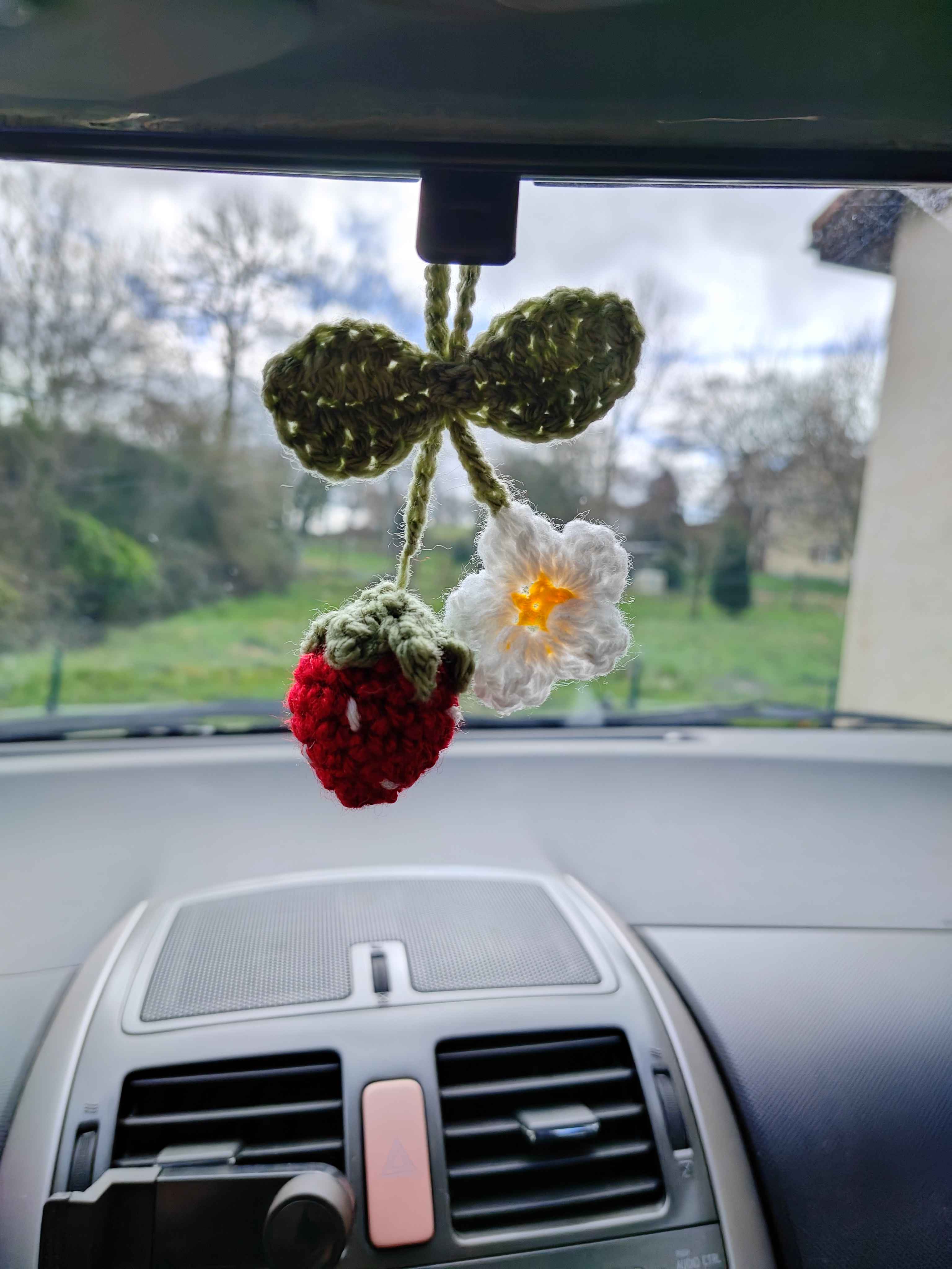 Décoration pour rétroviseur Fraise et sa fleur