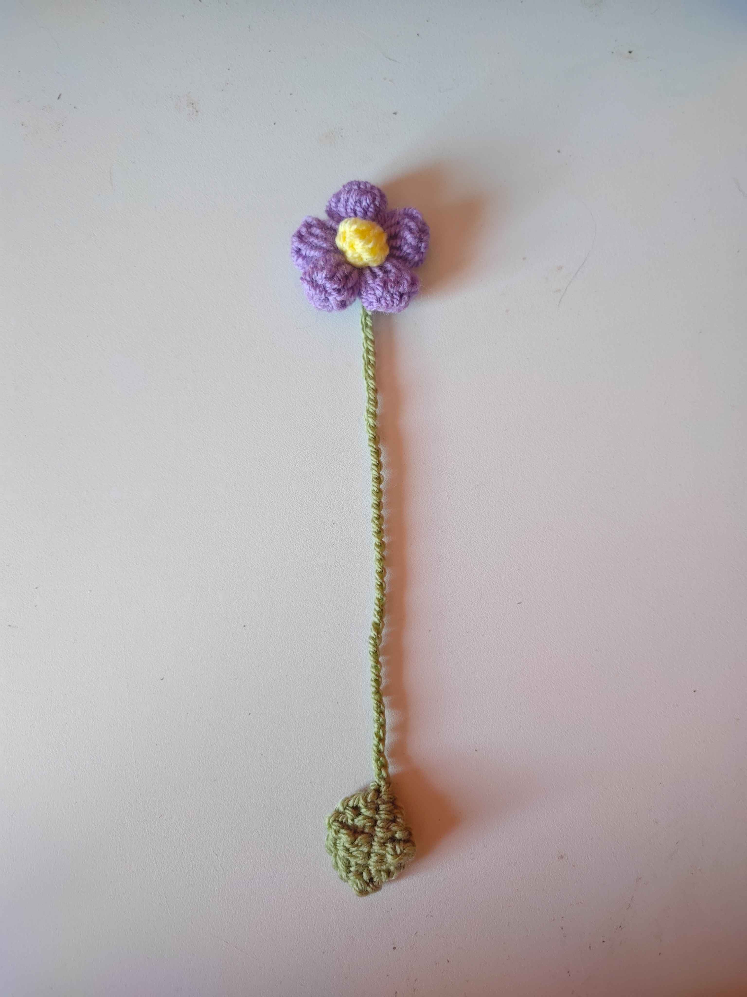 Marque page fleur fluffy