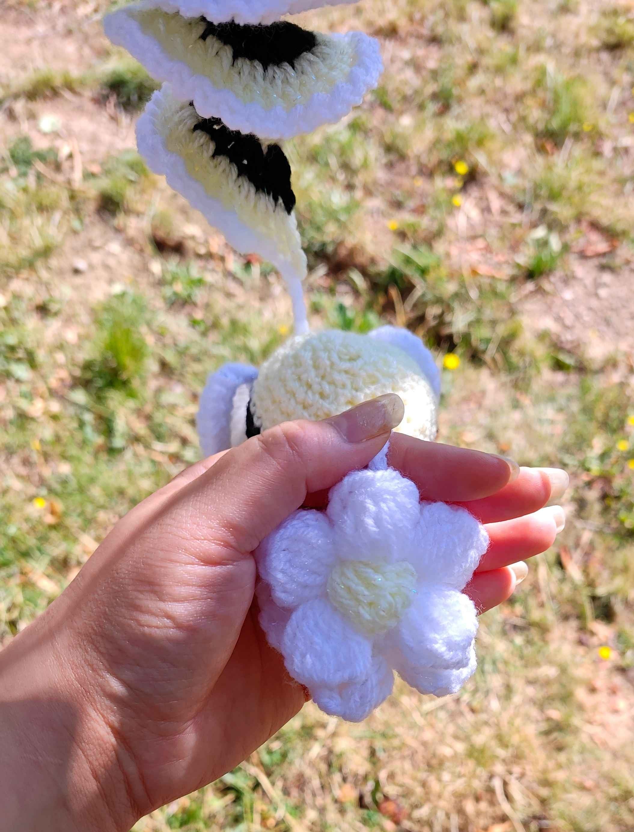 Vol-au-vent / Windcatcher au crochet thème Abeille